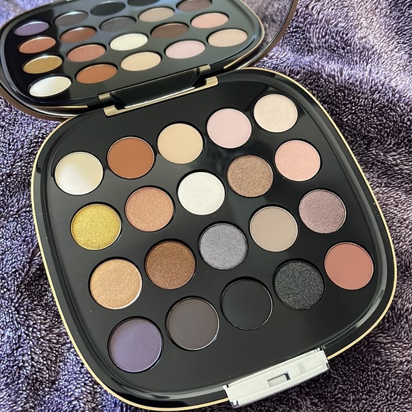 Marc Jacobs Beauty About Last Night (240) Eyeshadow Palette - Picture 5 of 7